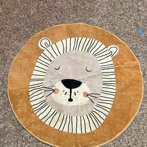 Round Lion Face Rug in Tan and Cream